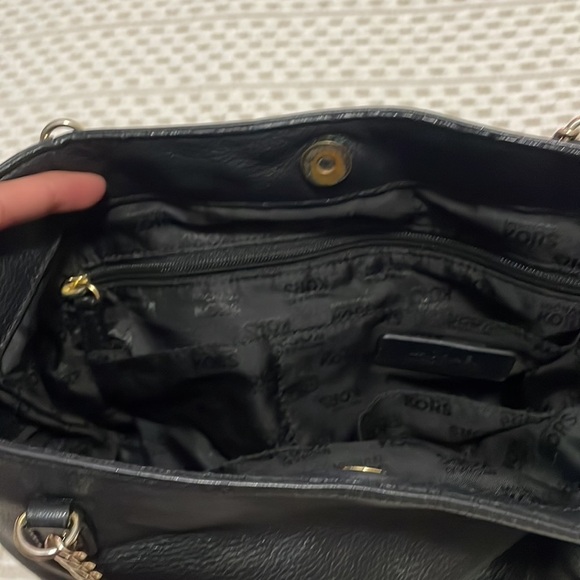 🎉HP🎉 Michael Kors Pebbled Leather Black Tote - Picture 13 of 16